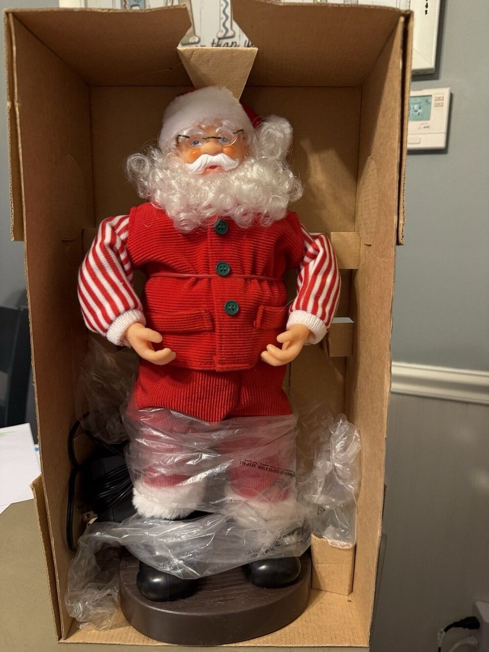 Swingin' Santa Battery Operated Moving Head Poseable Arms New In Box
